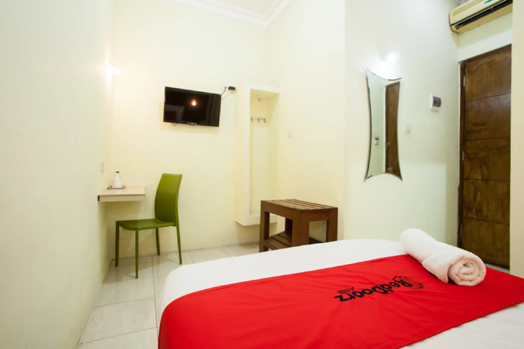 RedDoorz near Rungkut Industry