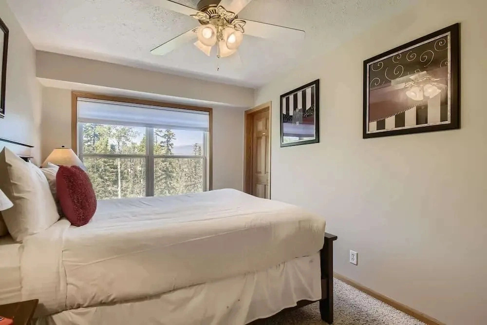 4BR Townhome w/ Private Hot Tub, Garage, and Deck
