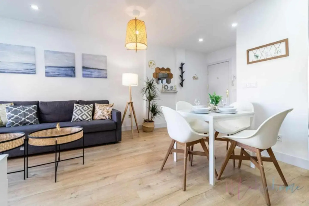 Apartamento 2 en Estadio del Sevilla, 3 habitaciones,4 camas y metro