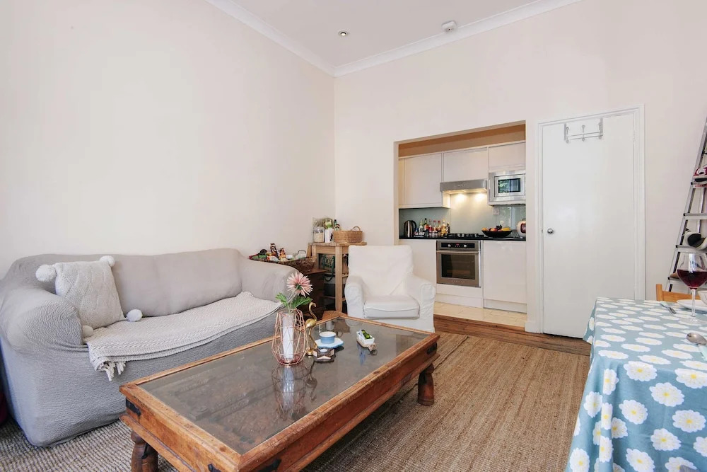 Bright Gratton Road Apartment - KV02