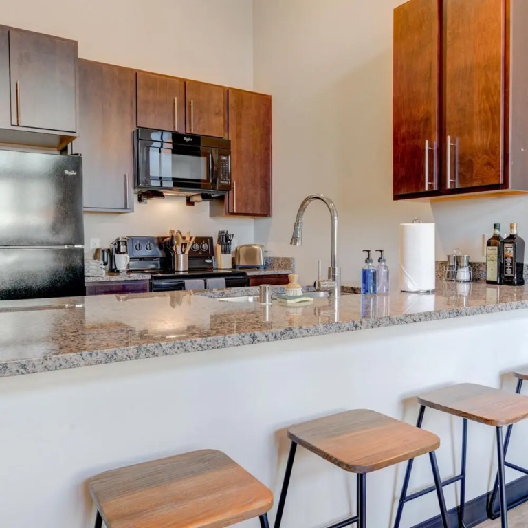 Kasa Relax in Your Spacious 1BD Pet Friendly Milwaukee