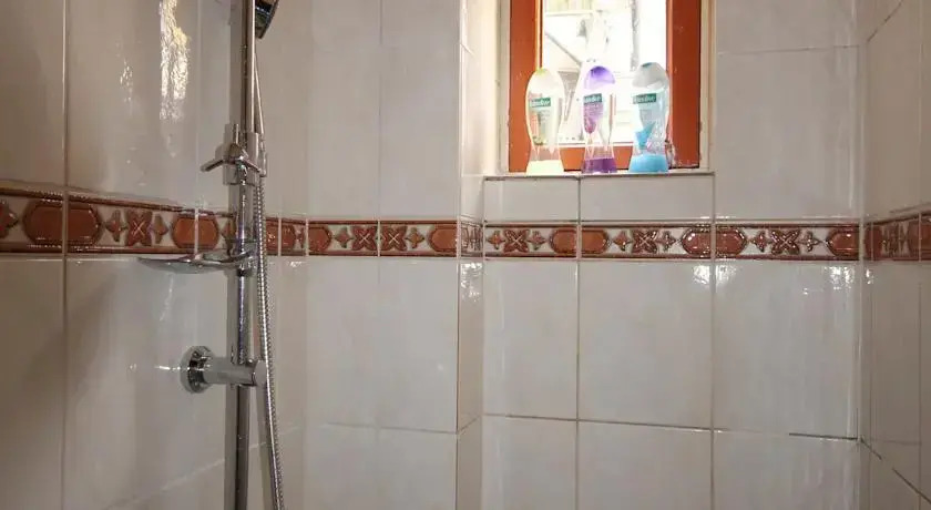 Where Els Next Door