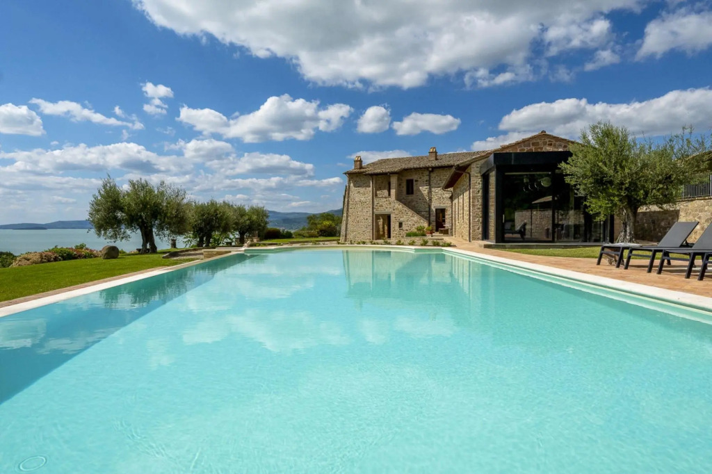 Villa Trasimena is a property with great character, located in a truly enviable position overlooking-Villa Trasimena