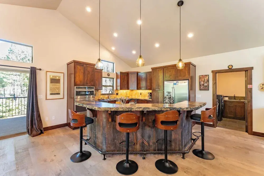 10mins to Lake Hot Tub, Game Room, Forest Views Meyers Meadow by Avantstay