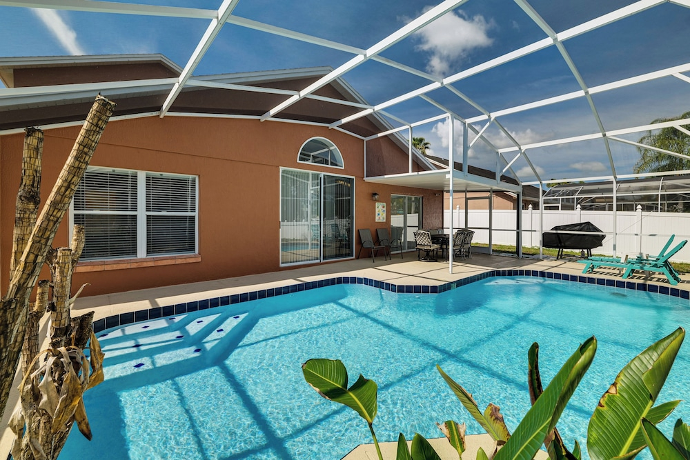 < 5 Mi to Disney Parks: Spacious Home w/ Lanai