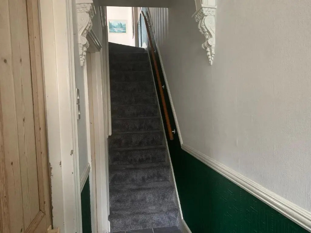 House - Sleeps up to 8 People & Free Parking