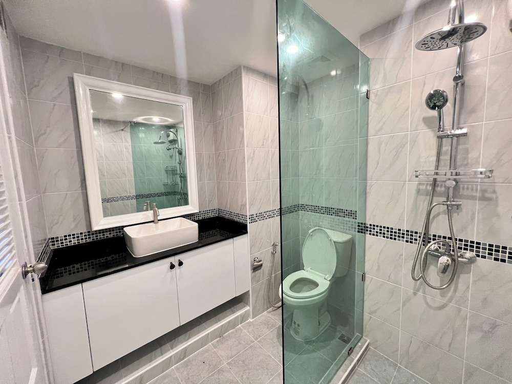 Stylish 1BR Sea-view Condo - 2 Balconies - View Talay 1 Jomtien
