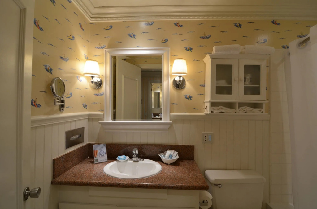 Bay Shores Peninsula Hotel