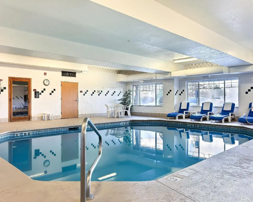 Comfort Suites Airport