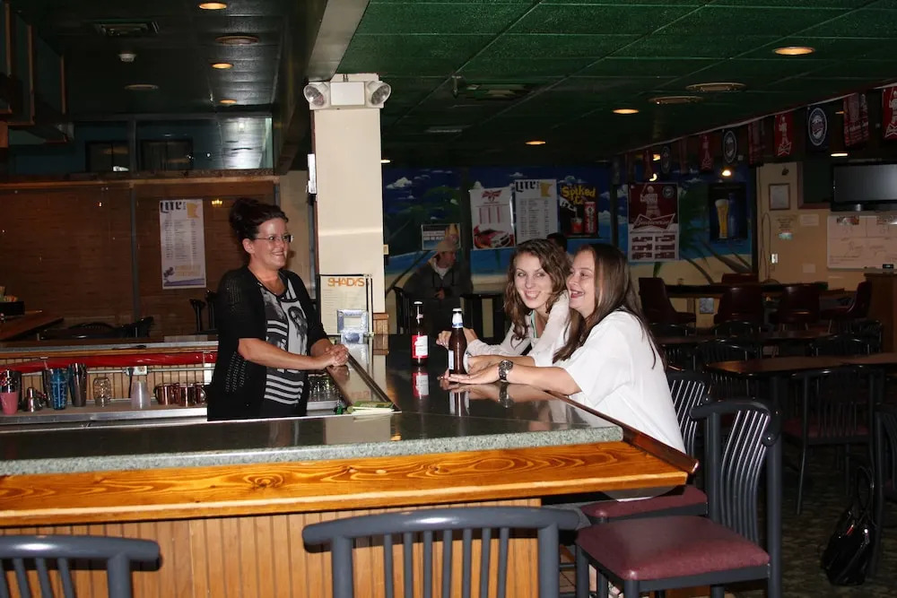 Gladstone Inn and Suites