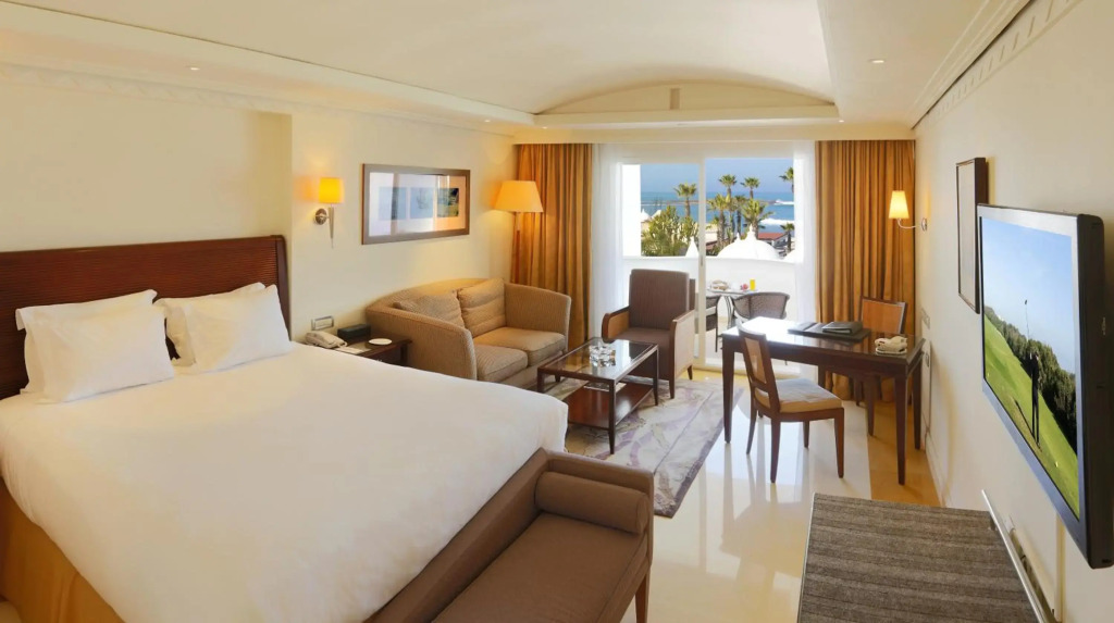 L Amphitrite Palace Beach Resort & Spa