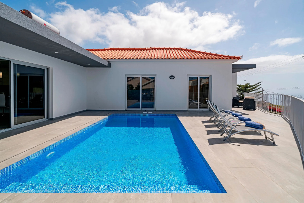 Beautiful Modern Villa in Calheta – CalhetaScape