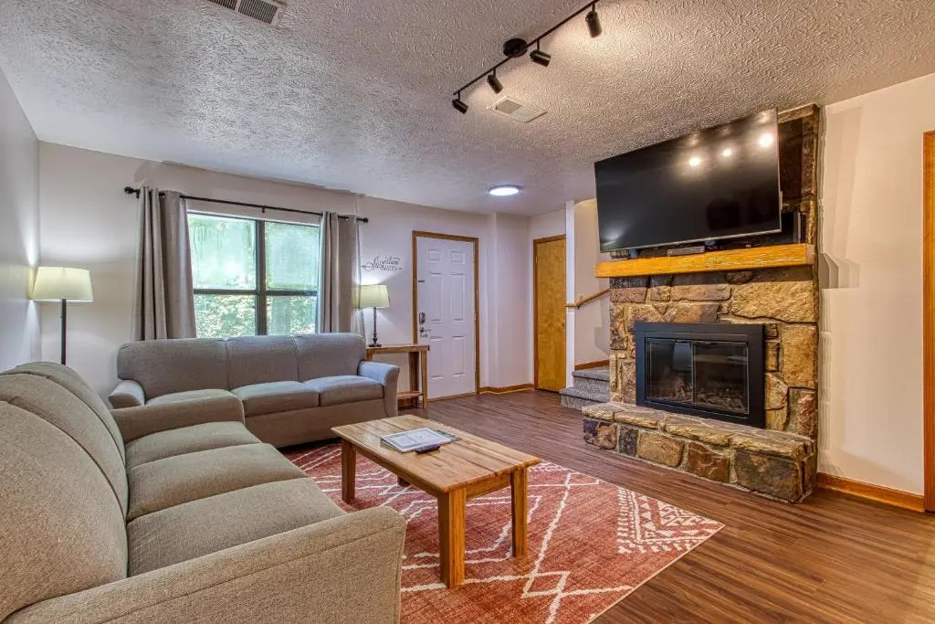 Pinecrest Townhomes-3 units-6Bed7 5Bath-Renovated