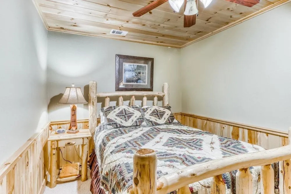 Deepwater Lodge