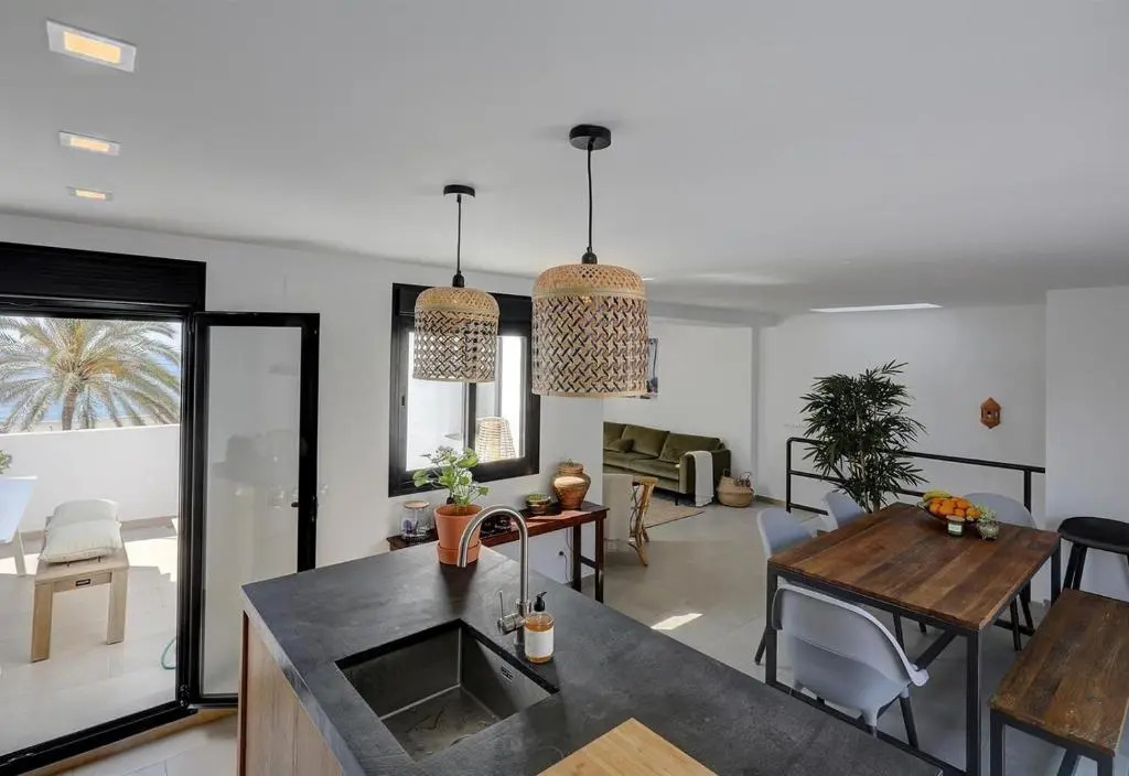 Renovated townhouse San Roque 91