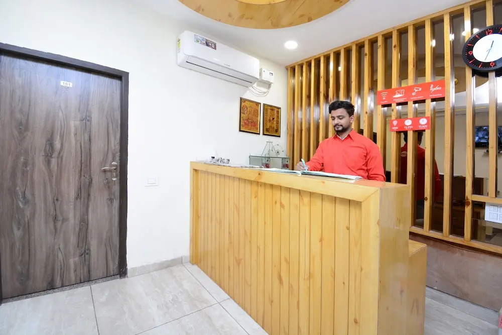 OYO 28335 Hotel Classic