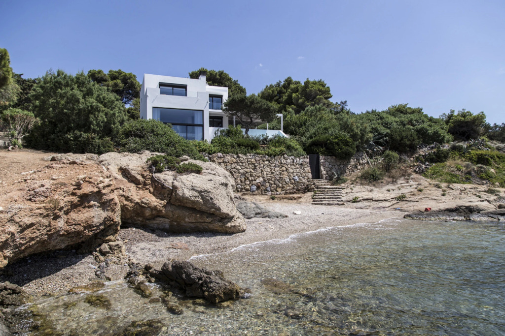 Beachfront Villa in Kavouri