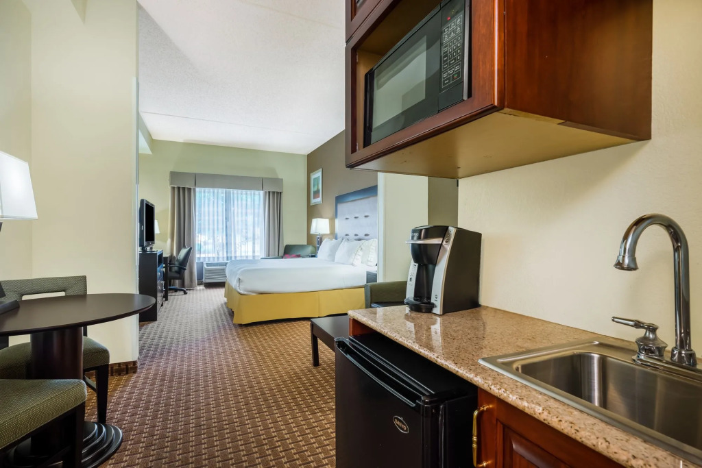 Holiday Inn Express Hotel & Suites-North East by IHG