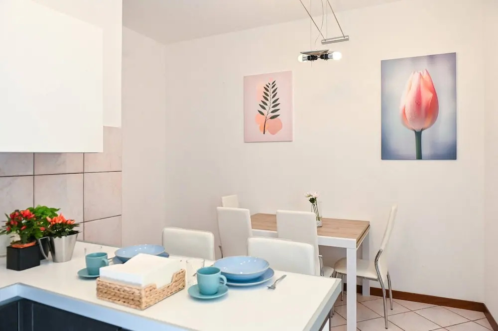 Central Lake View Apartment Crespi in Como