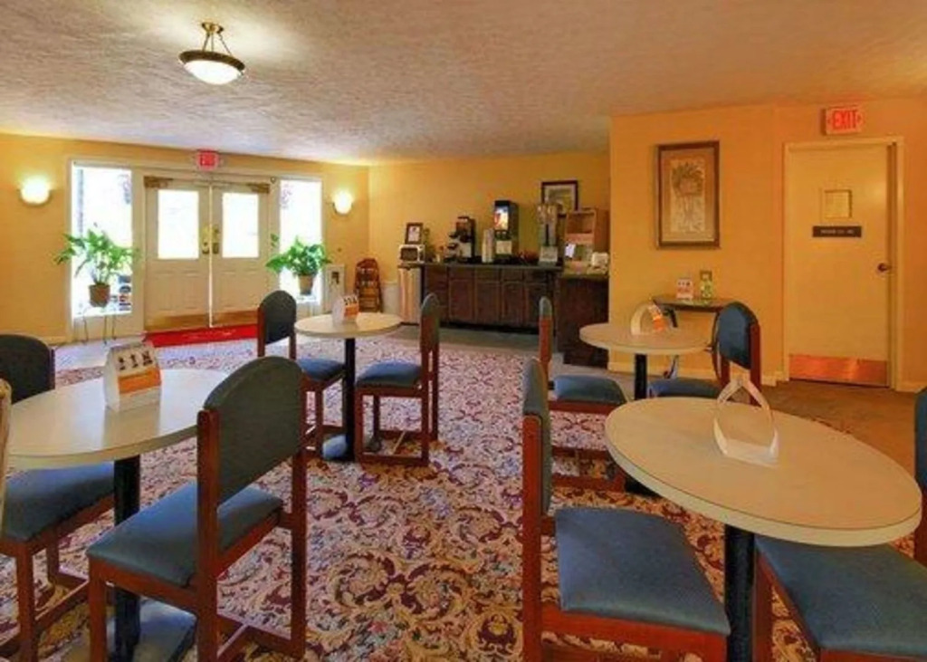 Gold Star Inn & Suites