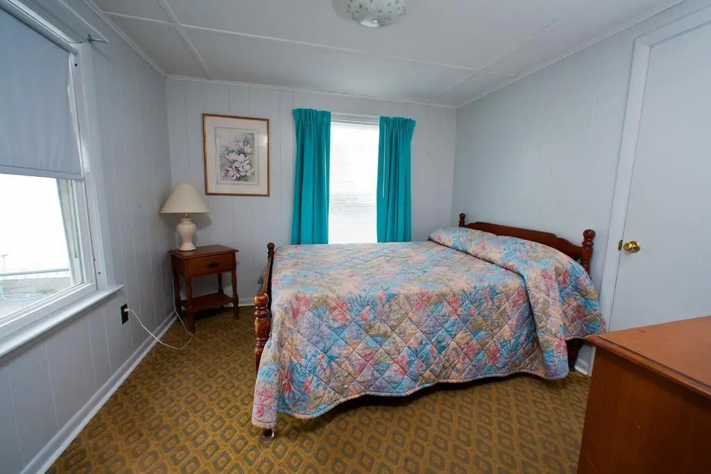 Crest Motel