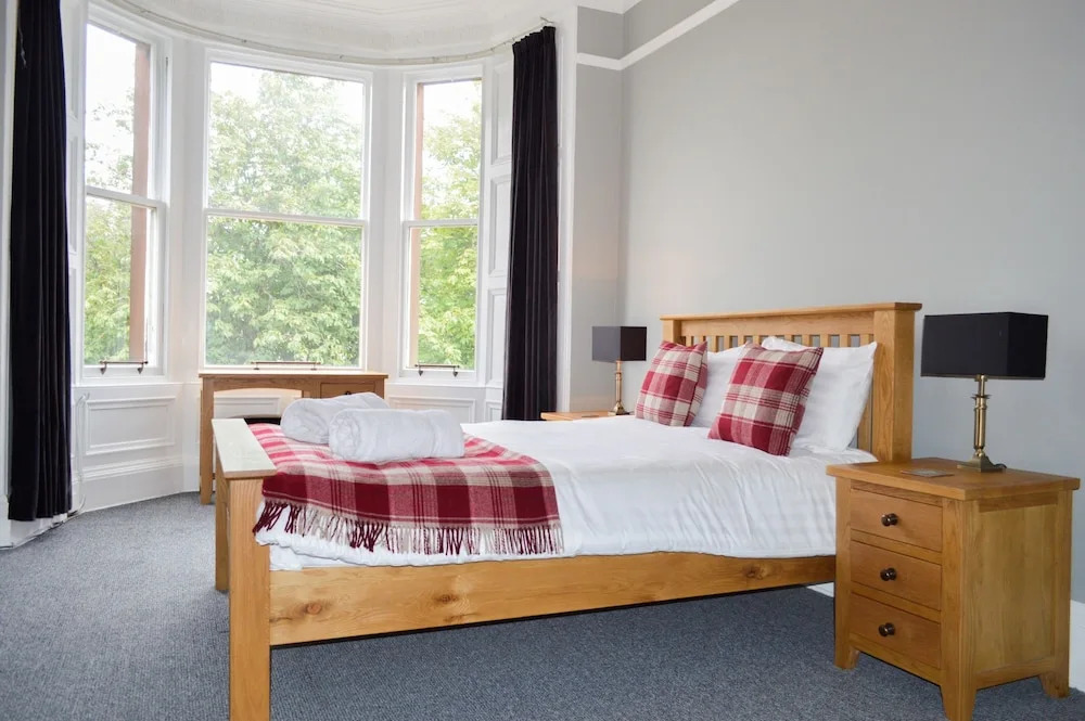 Modern 3 Bedroom Home in Morningside