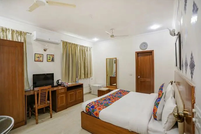Fabexpress Global Residency Inn