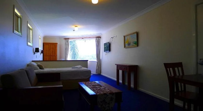 Watersedge Motel