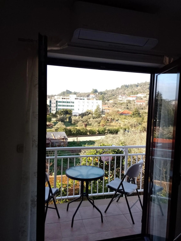 Apartment Seman