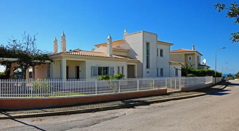 Villa Ninho da Aguia by Villa Plus