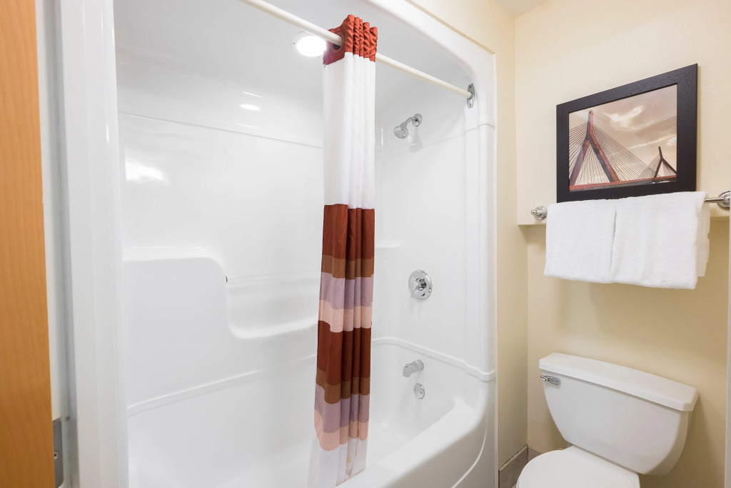 Red Roof Inn PLUS+ Boston - Logan