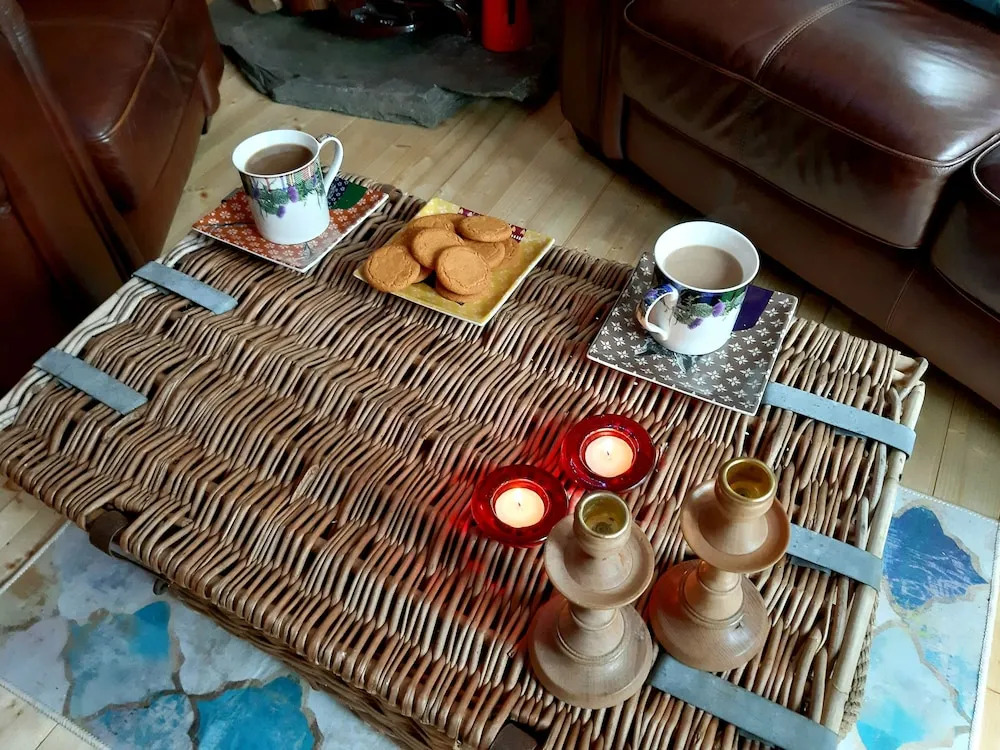 Off Grid Cabin Sleeps 2 Pets Ok 20 min to Dunoon