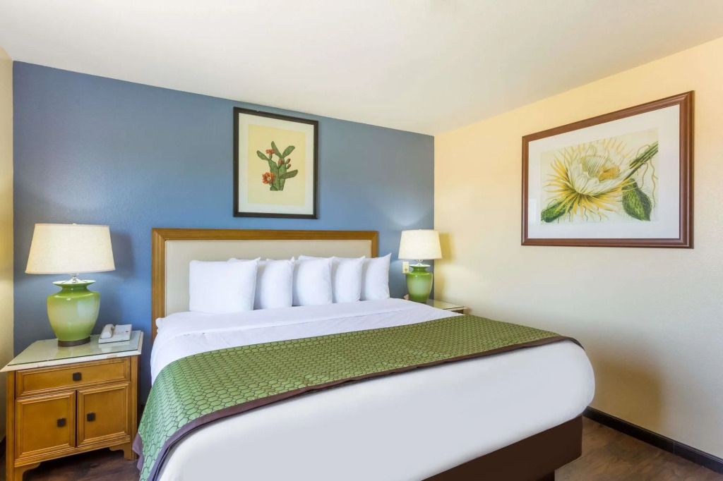 Days Inn by Wyndham Benson