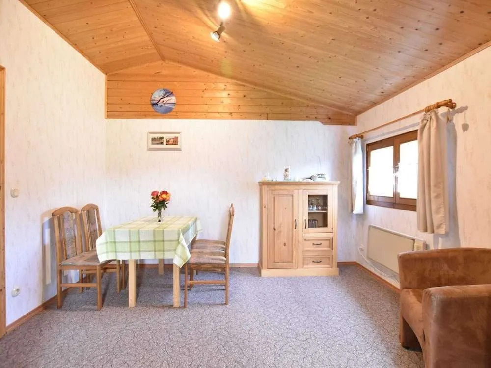 Lovely Bungalow near Sea in Elmenhorst