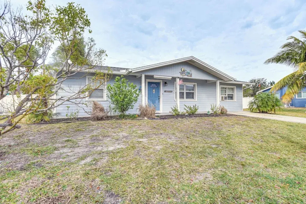 1 Mi to Anna Maria Island: Pet-friendly Retreat