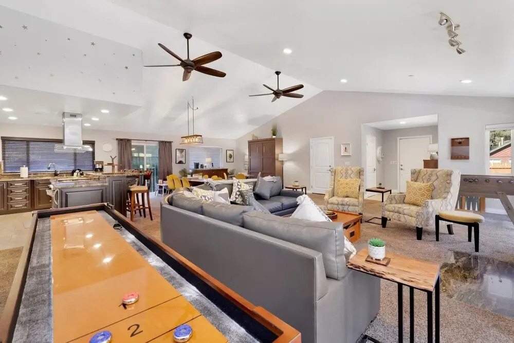 2090-majestic Sky Retreat 3 Bedroom Home by RedAwning
