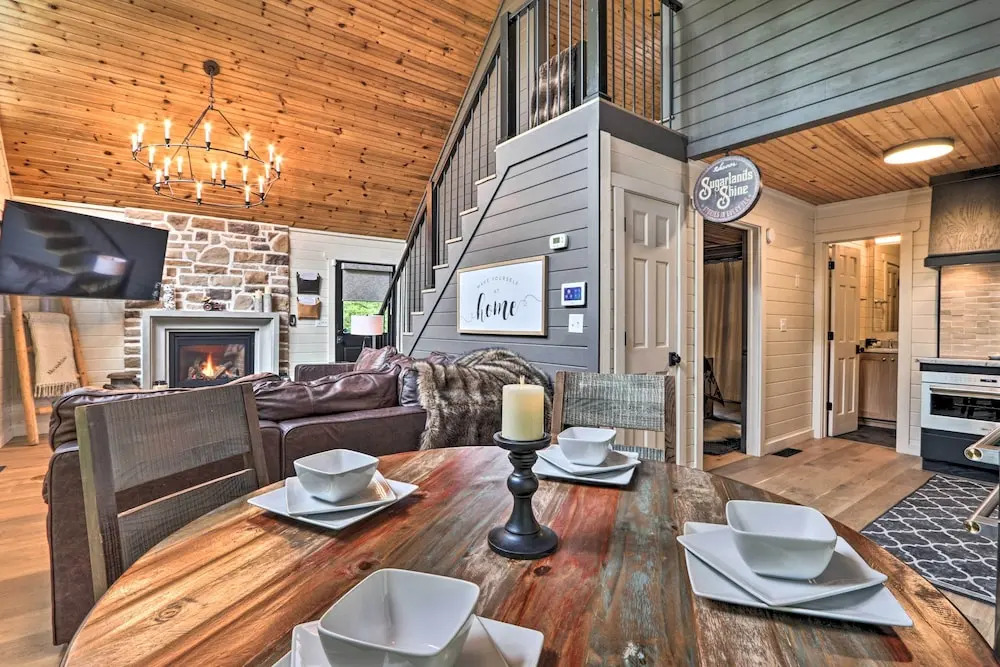 'the Moonshine' Cabin: Hot Tub, 3 Mi to Dollywood