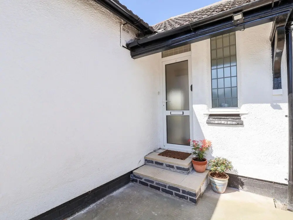 3 Rhyd Drive