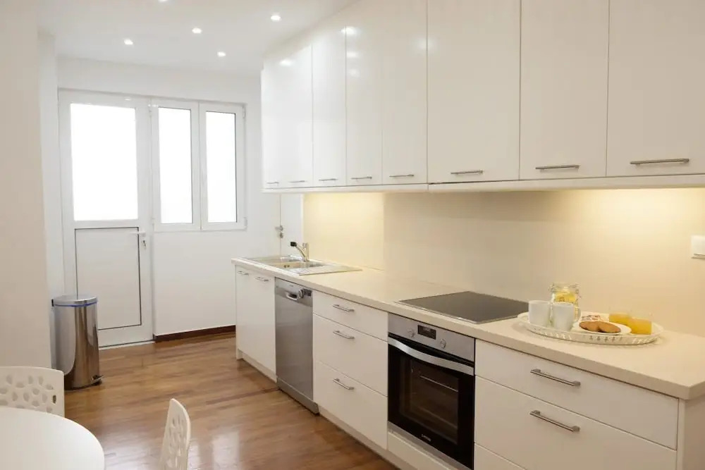 Spacious Modern 3BD Apartment