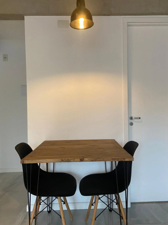 58 New studio w/ balcony, fast wifi and movie screen!