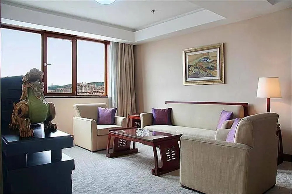 Chengde Tianbao Holiday Hotel