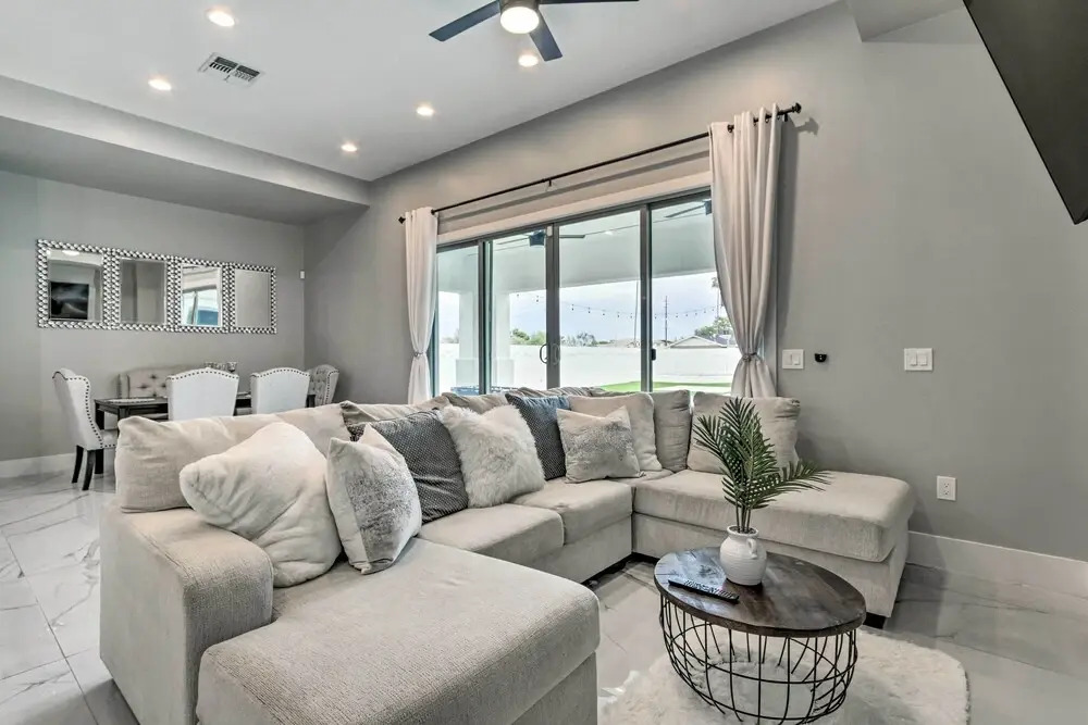 Putting Green & Gazebo: Upscale Peoria Home