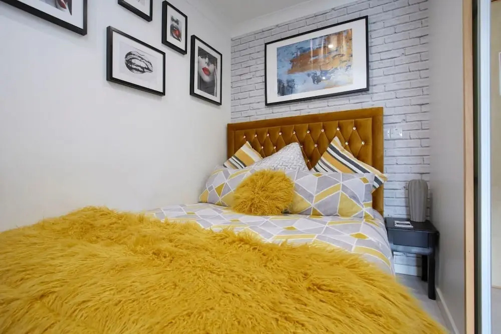 1 Bedroom Apartment, Leeds Stunning & Cosy Find!