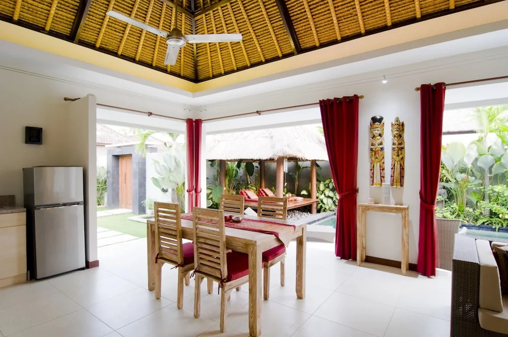 Villa Putih Seminyak