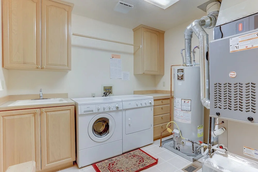 3 Mt Baker Peaceful Lodge Style Home with Private Hot Tub and BBQ on the Patio by RedAwning