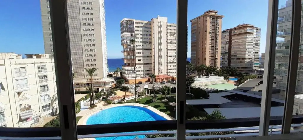 Apartamento Mediterraneo, muy centrico y comodo, soleado, con jardines y piscina, y andando a la playa, con garaje comunitario