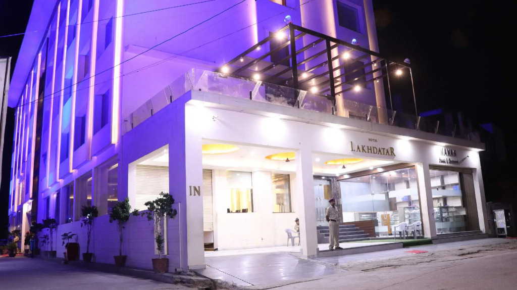 Hotel Lakhdatar