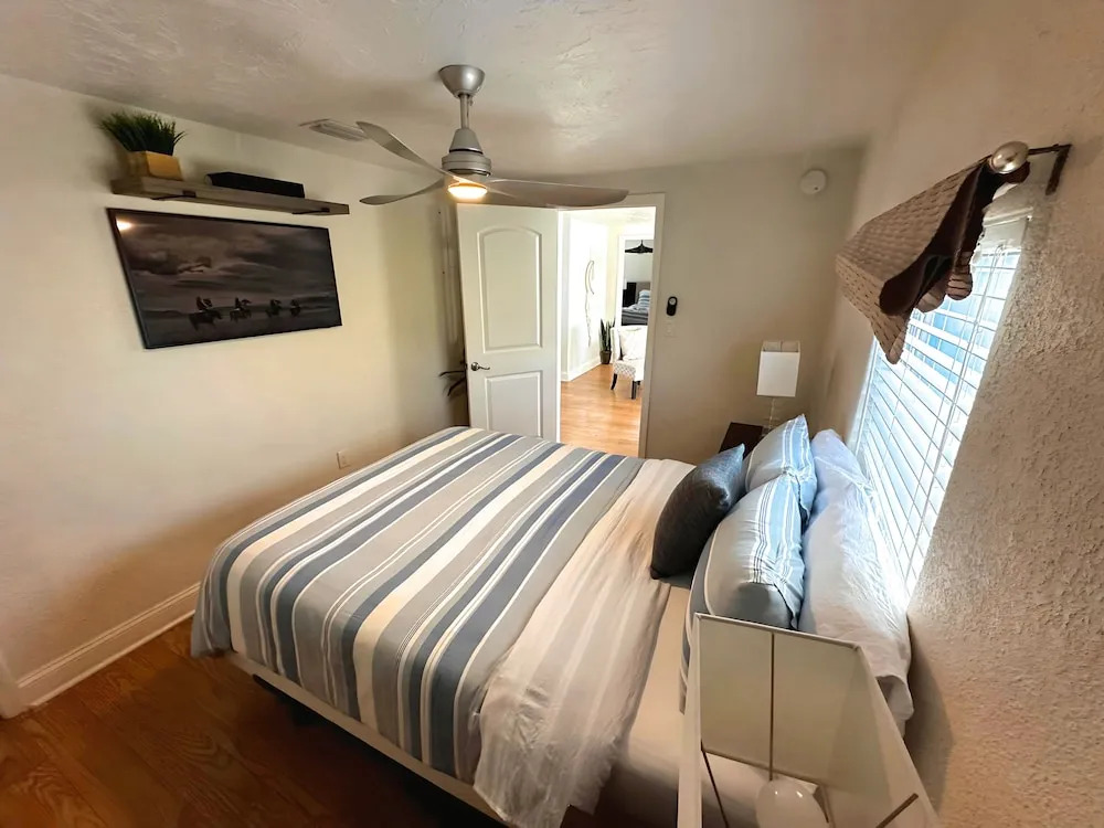 Charming 1940 Waterfront 2br-2ba Condo 2 Bedroom Condo by RedAwning