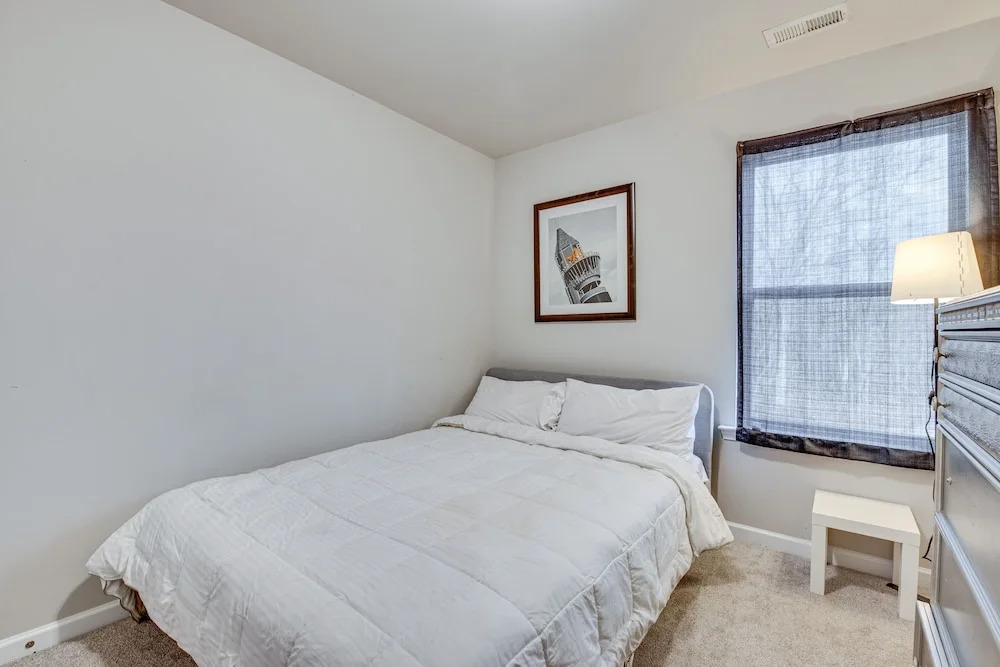 Union City Townhome: 17 Mi to Downtown Atlanta!