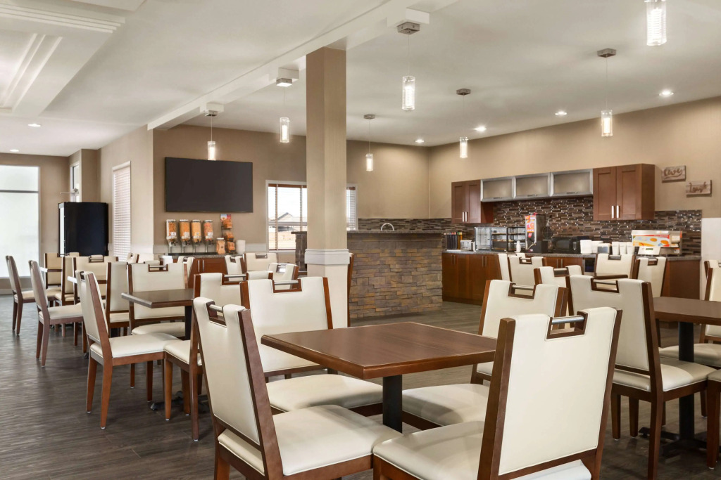 Days Inn & Suites by Wyndham Brooks